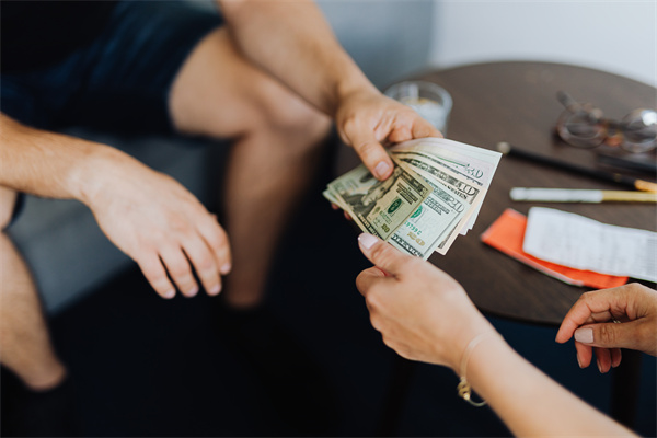 黄金周报｜6月FOMC分歧加大，金价高位震荡
